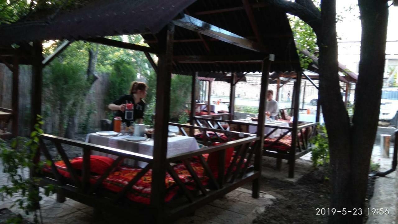 Capsule Hotel Technocave Bishkek Exterior foto