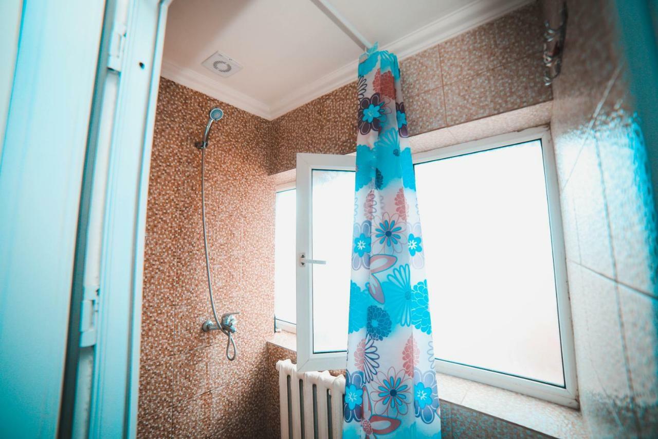 Capsule Hotel Technocave Bishkek Exterior foto