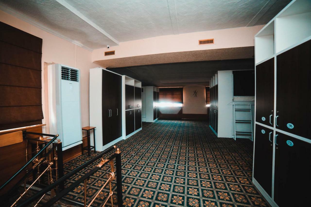 Capsule Hotel Technocave Bishkek Exterior foto