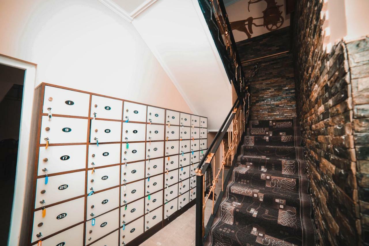 Capsule Hotel Technocave Bishkek Exterior foto