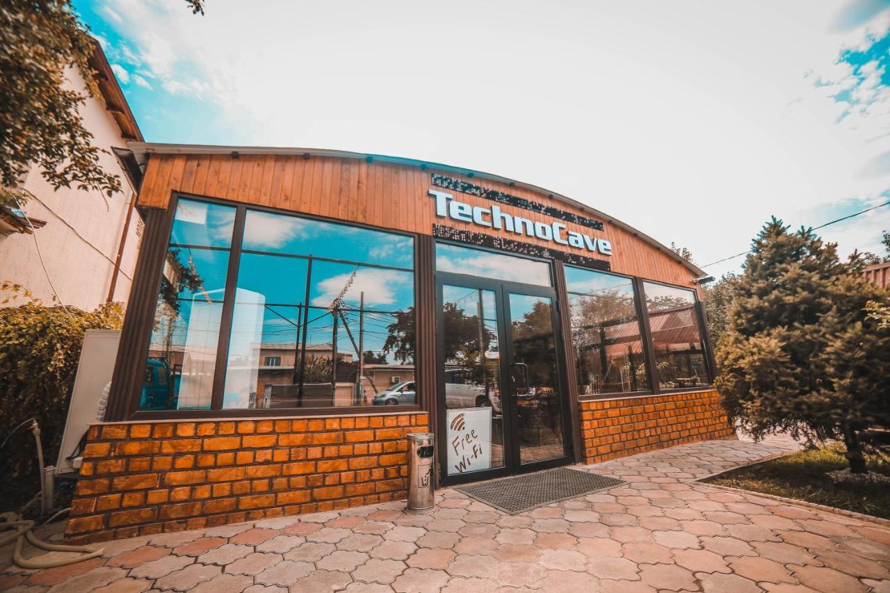 Capsule Hotel Technocave Bishkek Exterior foto