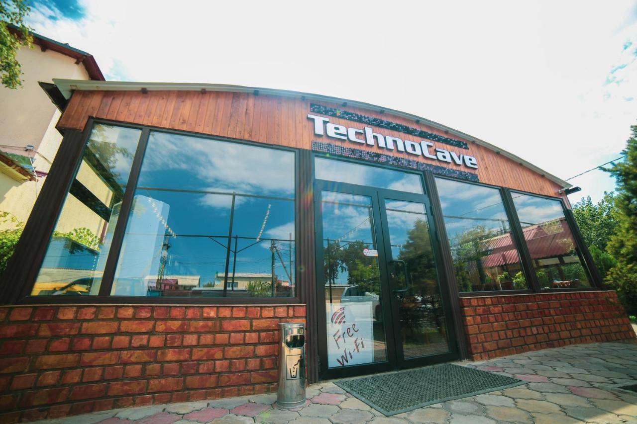Capsule Hotel Technocave Bishkek Exterior foto